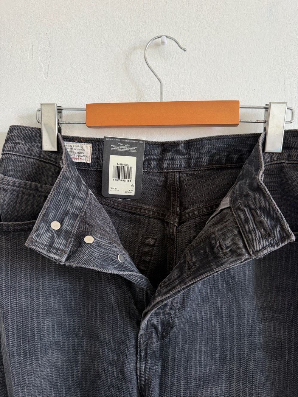 Women’s Black Relaxed Fit Jeans - Picture 2 of 3